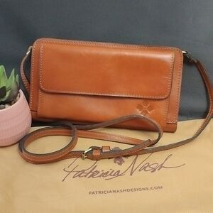 Patricia Nash Azario Tan Leather Crossbody Organizer Wallet Bag